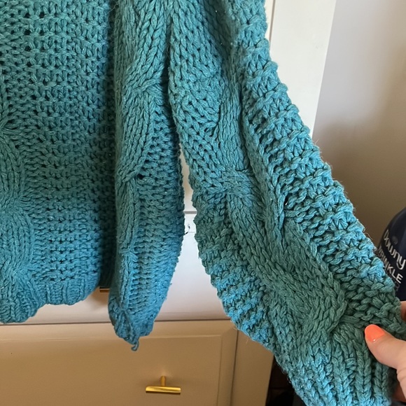 FavLux - V neck cropped sweater - font and back V - Picture 4 of 6